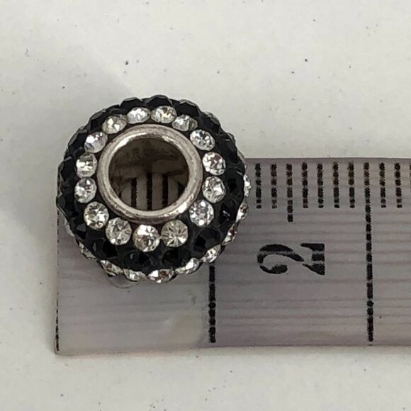 Bracelet Charm black and white zirconia studded round charm - Picture 10 of 12